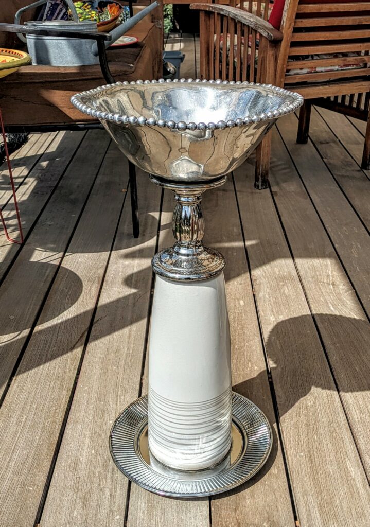 Item #0186 — Silver,White, 25 in