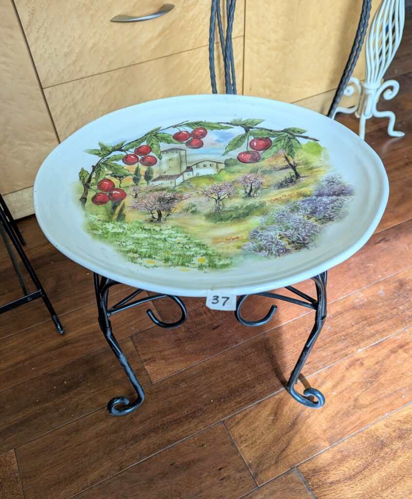 Item #0037 — Green,Black,Red, 17 in