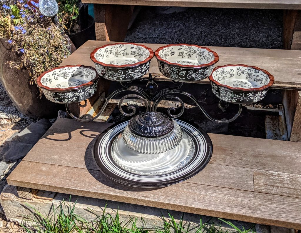 Item #0636 — Black,White, 11 in