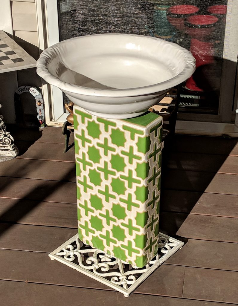 Item #0479 — Green,White, 24 in